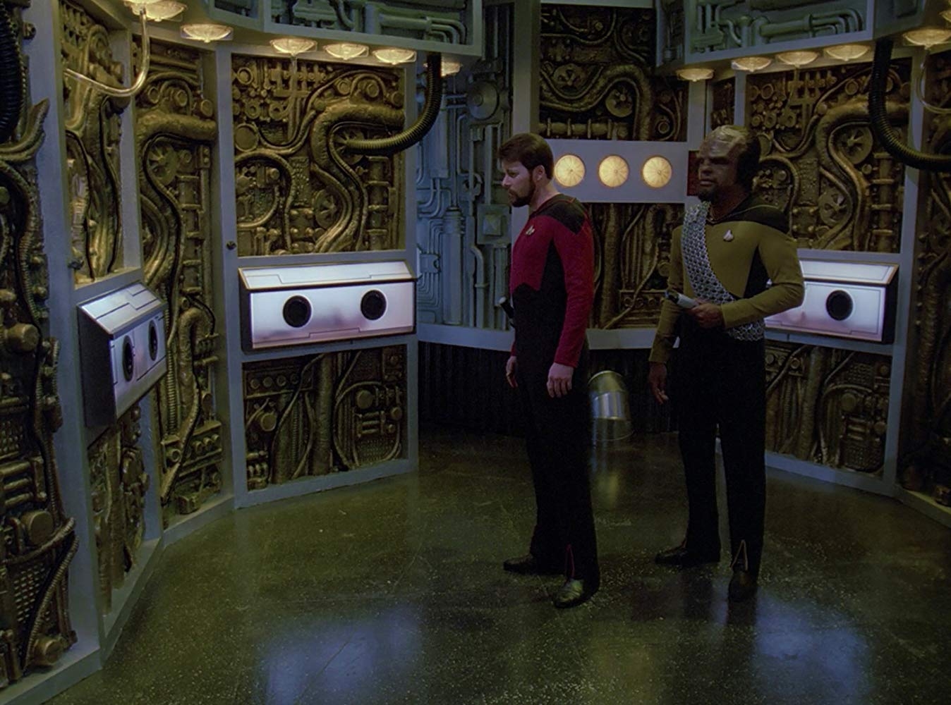 Riker e Worf no cubo borg.